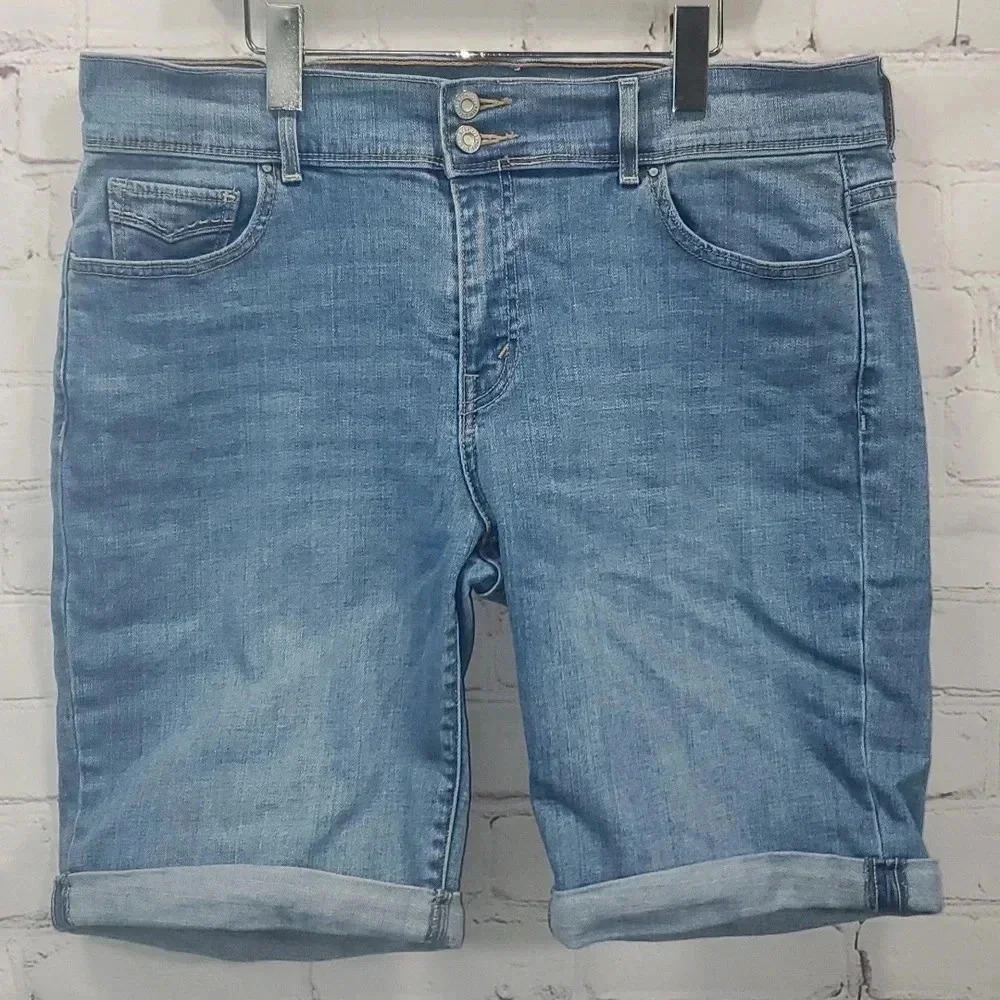 Levi’s 515 Classic Bermuda Women’s Shorts Size 16